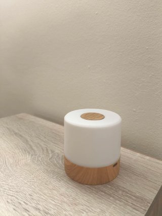 Lámpara de noche moderna madera y blanco