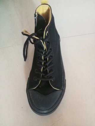 Zapatillas negras altas con cordones