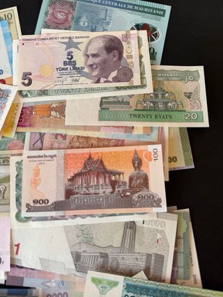 Lote 100  Billetes nuevos mundo.