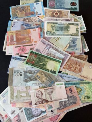Lote 100  Billetes nuevos mundo.