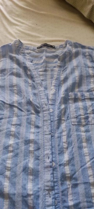 Camisa sin mangas a rayas azul y blanca