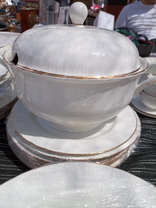Juego de vajilla de porcelana blanco y oro