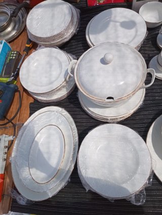 Juego de vajilla de porcelana blanco y oro