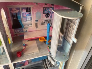 Casita de muñecas de madera
