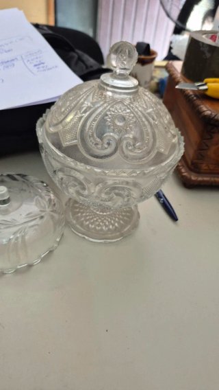 Bombonera  de cristal antiguo
