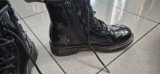 Stivali Dr. Martens per bambine con stelle nere