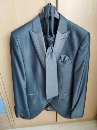 Traje de novio negro