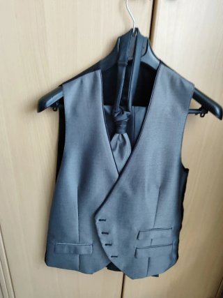 Traje de novio negro
