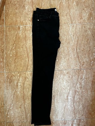Pantalón vaquero negro Zara