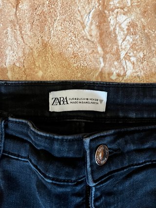 Pantalón vaquero negro Zara