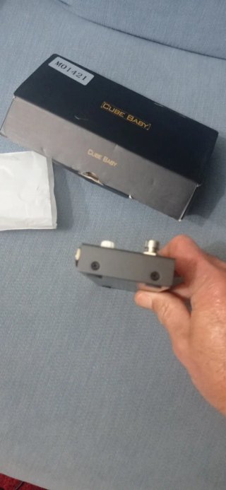 Pedal multieffetto per chitarra elettrica Cuvave Cube Baby