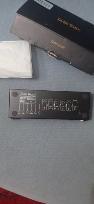 Pedal multieffetto per chitarra elettrica Cuvave Cube Baby