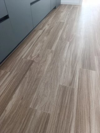 Suelo cerámico imitación madera