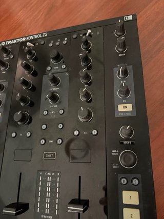 Controladora Native Instruments Traktor Z2