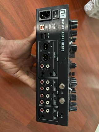 Controladora Native Instruments Traktor Z2