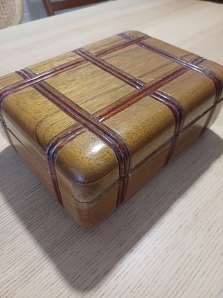 Caja de madera decorada