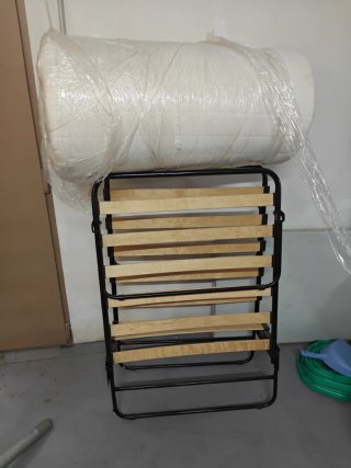 Cama plegable con colchón
