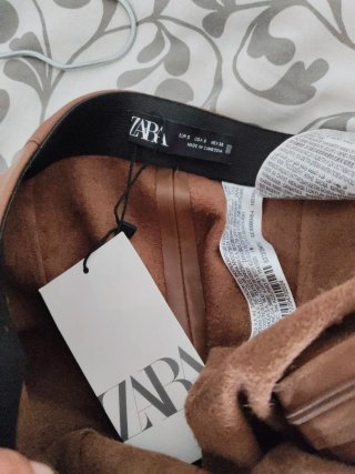 Pantalón polipiel marrón Zara Talla S