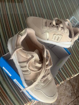 Zapatillas Mustang Beige y Doradas