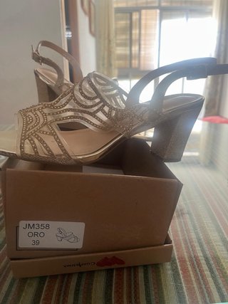 Zapatillas Mustang Beige y Doradas