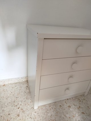 Cómoda Asoral 4 cajones, color blanco roto