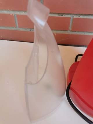 Cafetera Dolce Gusto roja para piezas