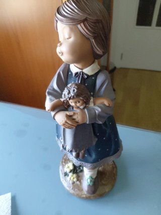 Figura Nadal niña con muñeco