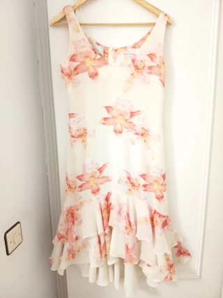 Elegante vestido volantes estampado floral