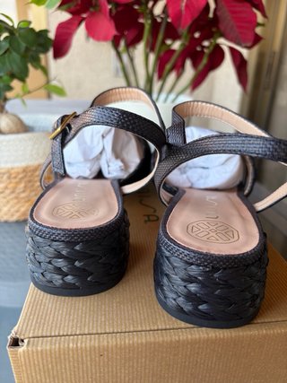 Sandalias negras trenzadas