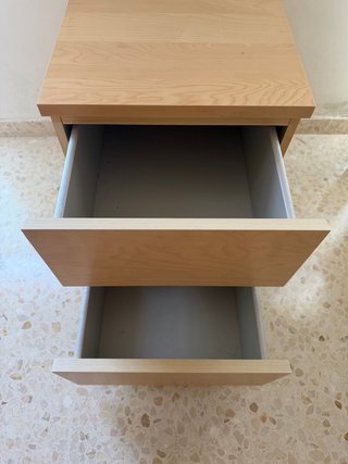 Mesita de noche de madera