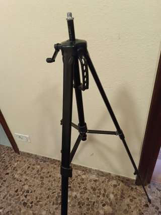 Trípode de cámara negro regulable