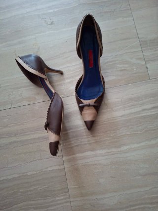 Zapatos Carolina Herrera Beige y Marrón