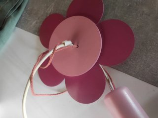 Lámpara infantil mariposa rosa en madera