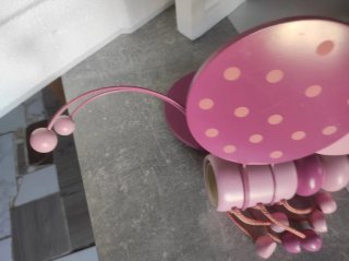 Lámpara infantil mariposa rosa en madera