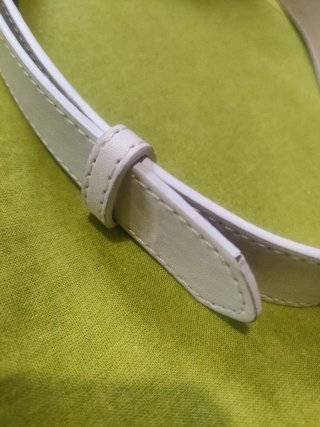 Cinturón blanco con hebilla DVD