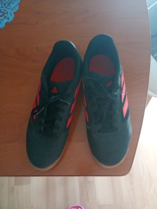 Zapatillas Adidas niño negras y rojas