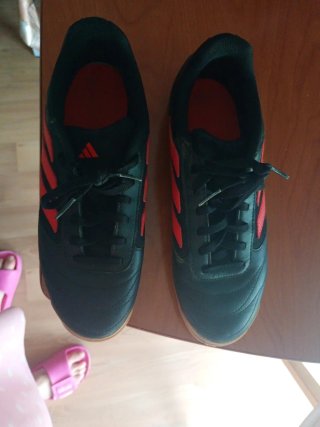Zapatillas Adidas niño negras y rojas
