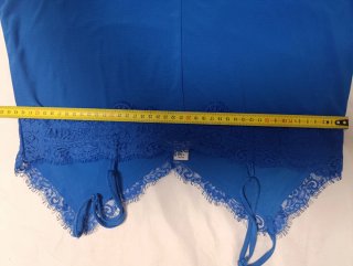 Camiseta tirantes azul con encaje
