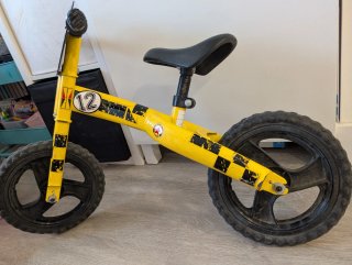 Bici de aprendizaje amarilla Chicco