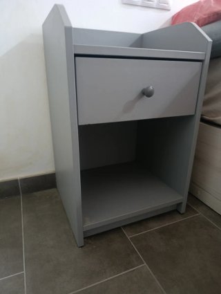 Mesita de noche Ikea Hauga gris
