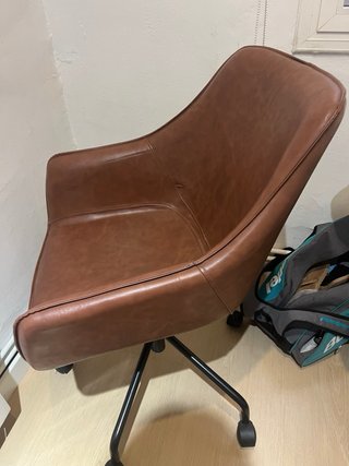 Silla de oficina giratoria con ruedas