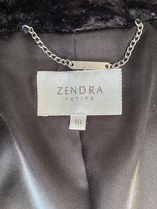 Chaqueta ZENDRA negra pelo sintético