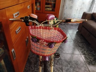 Bicicleta niña rosa con cesta