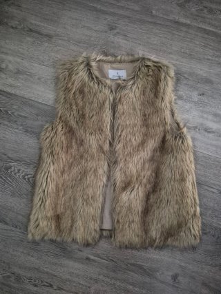 Chaleco pelo Stradivarius Talla M