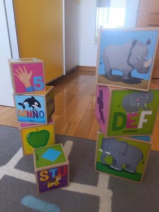 Juego de cubos educativos con animales y números