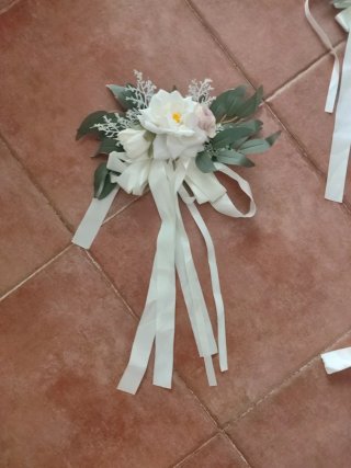 Adornos florales para coche de novia