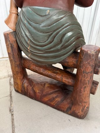 Figura de madera antigua músico