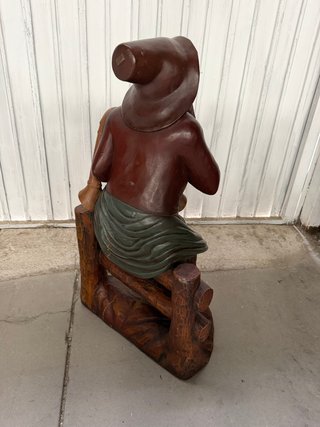 Figura de madera antigua músico