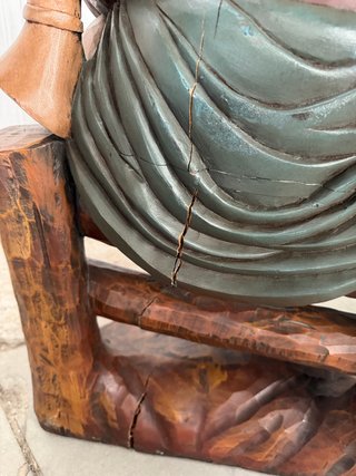 Figura de madera antigua músico