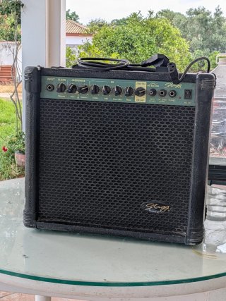 Amplificador Stagg Negro y Verde